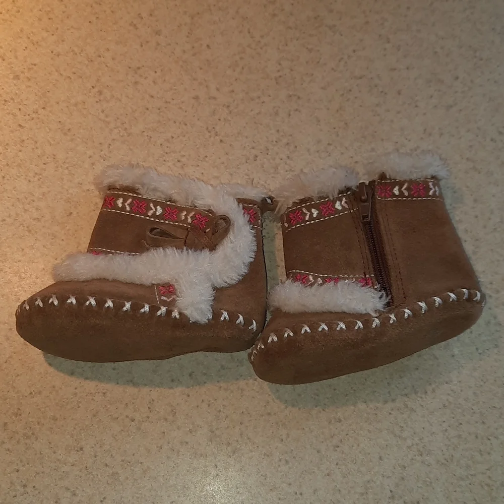 Cute baby booties - Picture 2 of 3